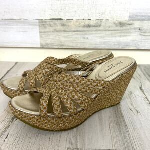 Eric Javits Women’s 10 Edy Gold Leather Wedge Sandals Slip-On Shoes